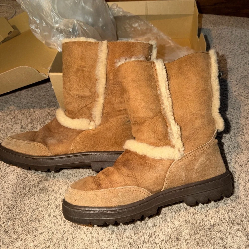 Like New Worn Once UGG Women's Mid-Calf Shearling Boots in Chestnut Brown - Picture 10 of 15